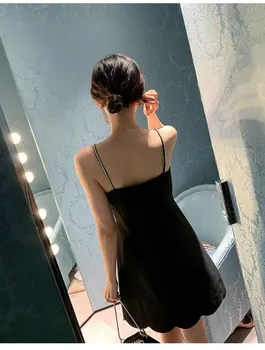 Seksi Malo Črno Obleko 2021 Novo Visoko Modo Mini Obleka V Vratu Backless Kristalno Verige Špageti Trak Večer Stranka Obleko Vestido