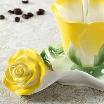 Ustvarjalni Modni 3D-Rose Oblika Cvet Emajl Keramični Aparat za Čaj Skodelica Krožnik in Žlico Set Porcelana Vode Pokal za Valentinovo Darilo