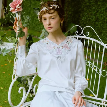 LYNETTE JE CHINOISERIE Pomlad poletje nov prihod izrezanka rose vezenje ročno beading moda kratek vintage bela majica